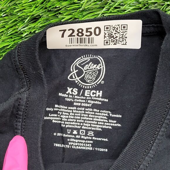 Selena Portrait Shirt Womens XS 17x16 Black - Picture 6 of 12